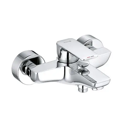 Einhandmischer von Kludi in Chrom-Optik, geeignet für Wandmontage, mit einem Hebel zur Wasserregulierung und Anschluss für einen Duschschlauch.